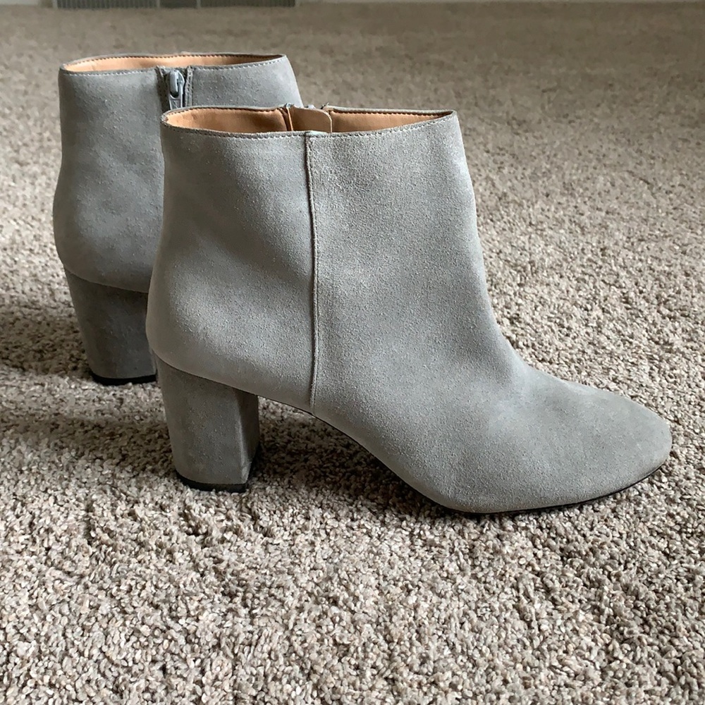 Banana Republic grey suede booties